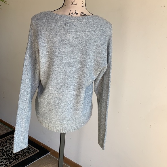 U.S. Polo Assn. V-Neck Heather Gray Monogram Sweater Sz M NWT - Picture 9 of 11